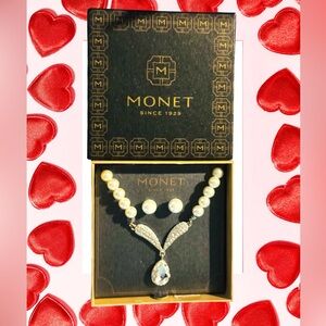 Monet Pearl Necklace Set